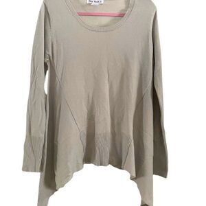 ❣️5/$50 Say What Gray Woman’s size Large Hi-Low Sweater